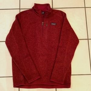 Men’s half zip Patagonia pullover.
